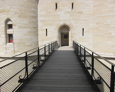 paris chateau de vincennes footbridge to keep