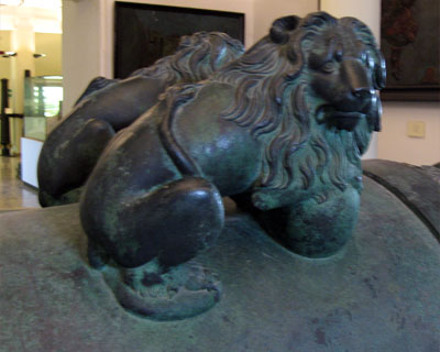 venice lion on cannon