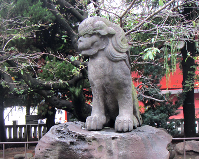 tokyo lion dog asakusa shrine