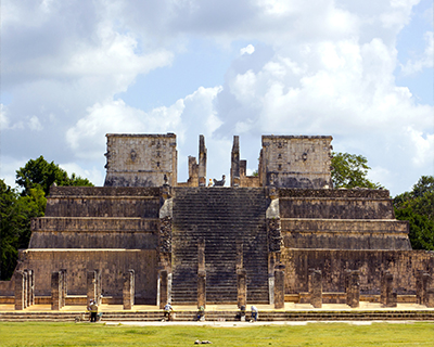 mexico chichen itza temple of warriors