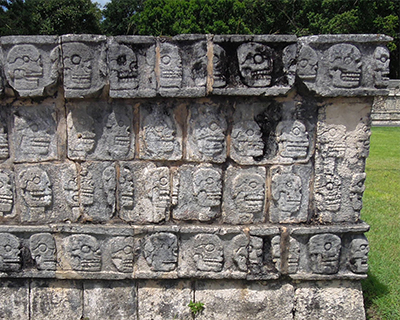 mexico chichen itza tzompantli skull platform