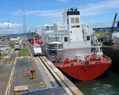 panama ship in panama canal