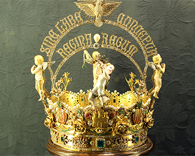 seville  cathedral crown virgin de los reyes