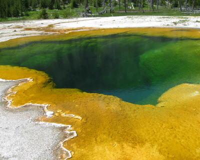 wyoming yellowstone emerald pool